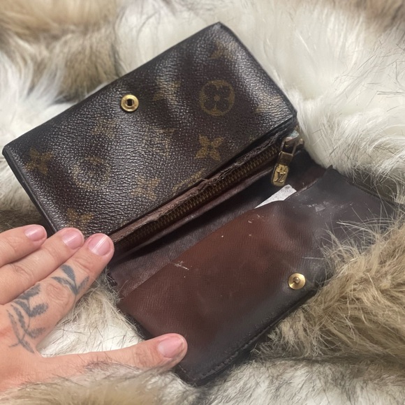 Louis Vuitton VINTAGE REHAB Wallet - Picture 12 of 17